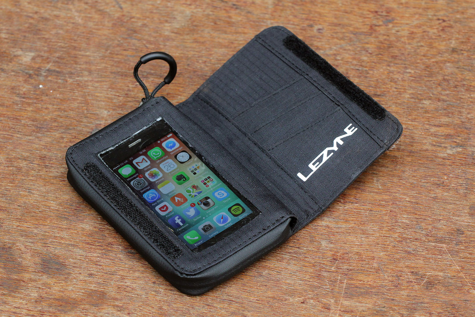 Review: Lezyne Phone Wallet | Road.cc